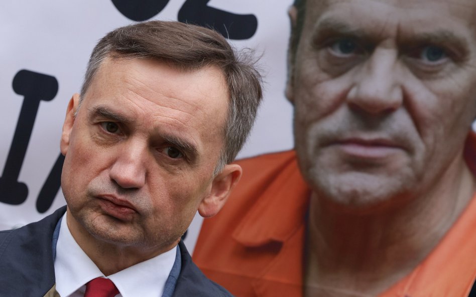 Poseł PiS Zbigniew Ziobro na konferencji prasowej przed Prokuraturą Krajową w Warszawie