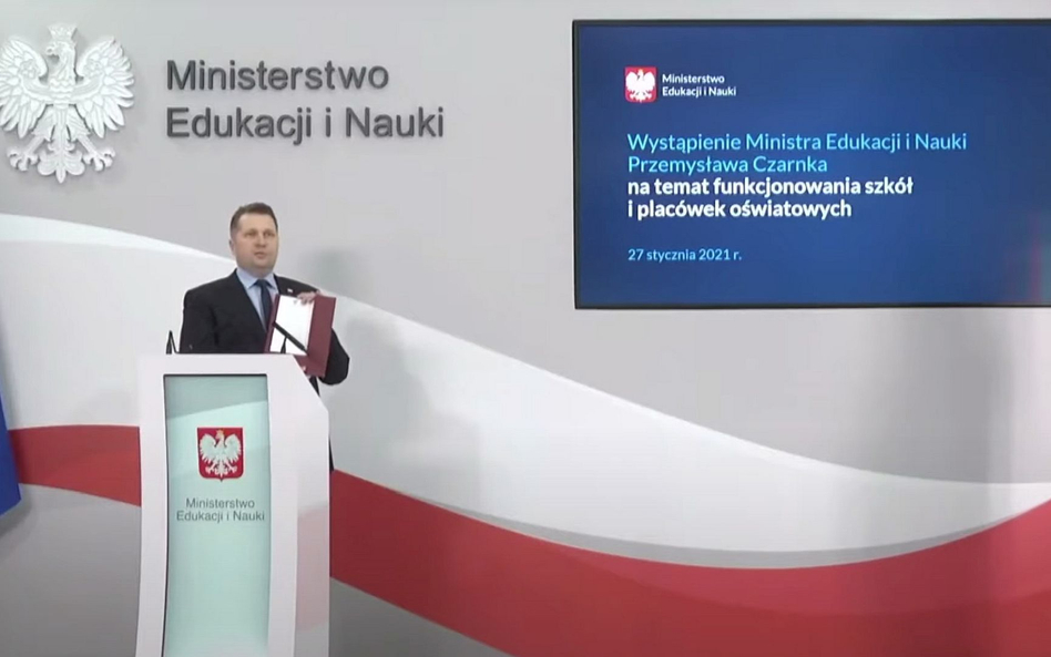 Przemysław Czarnek zapowiada, że uczniowie starszych klas na 99 proc. zostaną w domu