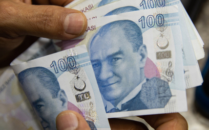 Turcja znów zaskoczyła luzowaniem polityki pieniężnej. Lira rekordowo słaba