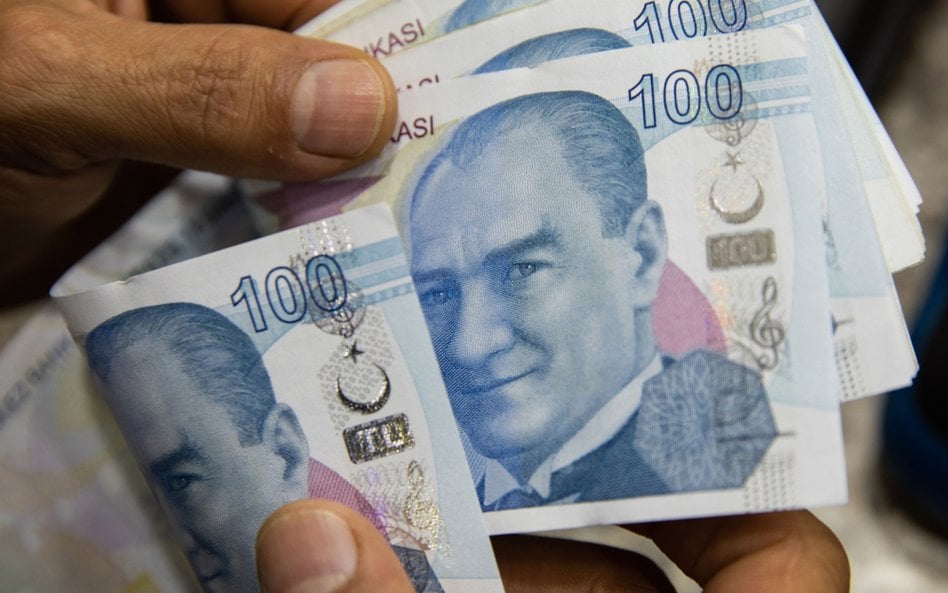 Załamanie na giełdzie tureckiej. Lira jest rekordowo słaba