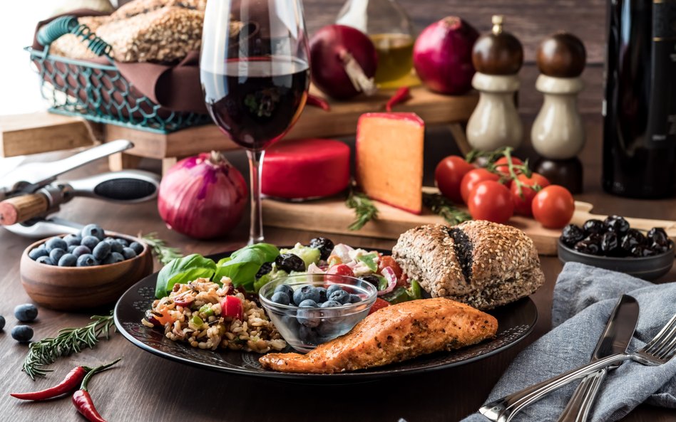 Dieta śródziemnomorska opiera się na rybach, warzywach, produktach z pełnoziarnistego zboża, oliwy z