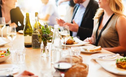 Rząd zmienia zasady w restauracjach. Od 12 sierpnia 0,5 litra gratis