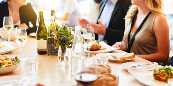 Rząd zmienia zasady w restauracjach. Od 12 sierpnia 0,5 litra wody gratis do posiłku