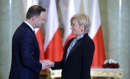 Grudzień 2015 r. Prezydent Andrzej Duda składa gratulacje Julii Przyłębskiej podczas uroczystości za