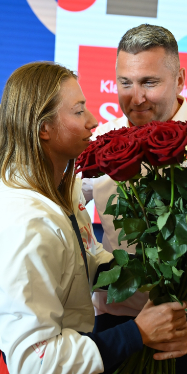 Prezes PZKaj Grzegorz Kotowicz (L), prezes PKOl Radosław Piesiewicz (P) oraz Klaudia Zwolińska (C) p