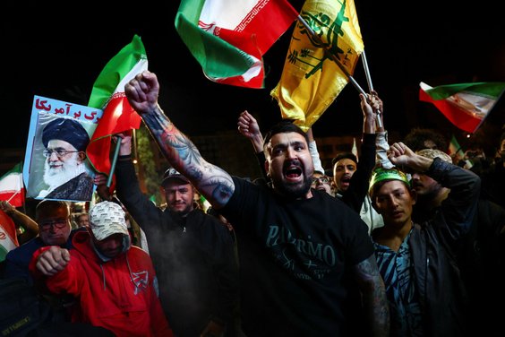 Po ogłoszeniu porozumienia ws. zawieszenia broni ludzie wyszli na ulice Teheranu