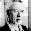 John Maxwell Coetzee (1940), laureat Nagrody Nobla w 2003 r. Autor „Czekając na barbarzyńców”, „Ciem
