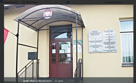 Dekalog na budynku szkoły. „Wzmocni religijność młodzieży”