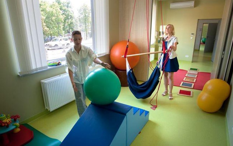 Rehabilitacja: dłuższe kolejki do fizjoterapeuty mimo wzrostu nakładów