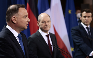 Prezydent Andrzej Duda, kanclerz Niemiec Olaf Scholz i prezydent Francji Emmanuel Macron