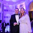 Były prezes zarządu Telewizji Polskiej Jacek Kurski z małżonką Joanną Kurską podczas gali 70-lecia T