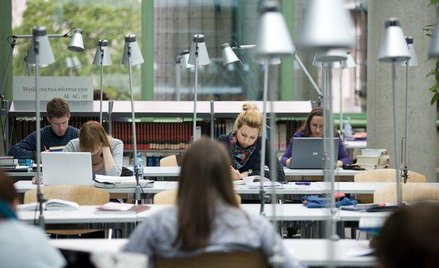 Firma sfinansuje edukację złego studenta