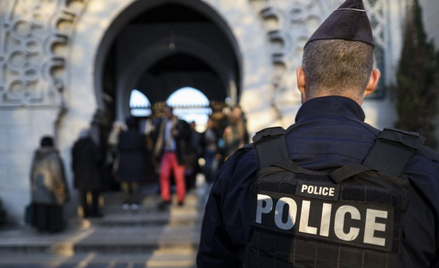 Świńska głowa na budowie meczetu we Francji