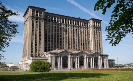 Dworzec Michigan Central Station wybudowano w 1913 roku. Autorami projektu byli twórcy słynnego nowo