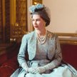 Elżbieta II na weselu księżniczki Małgorzaty, 1960 rok. Królowa ma na sobie suknię projektu Normana 