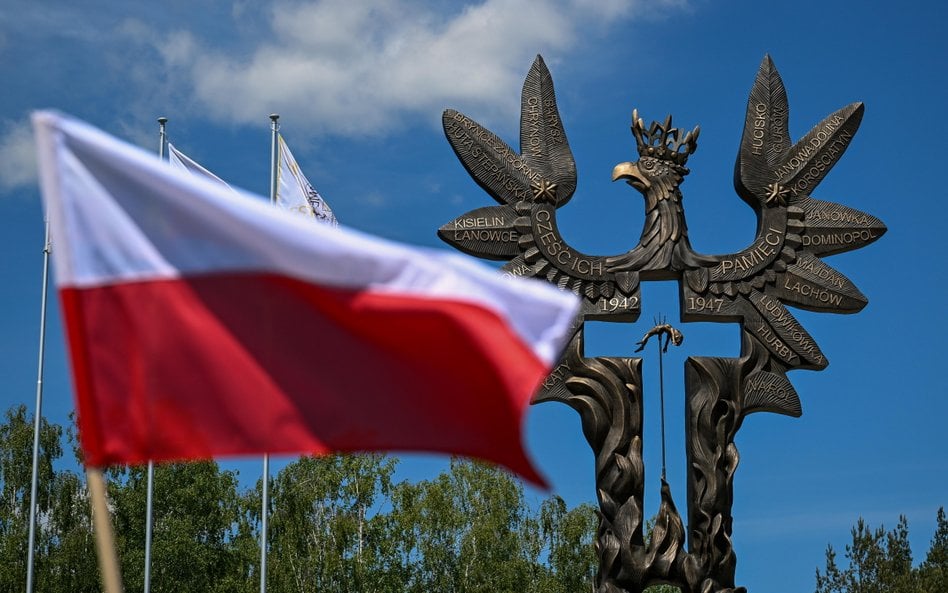 Pomnik Rzezi Wołyńskiej w Domostawie