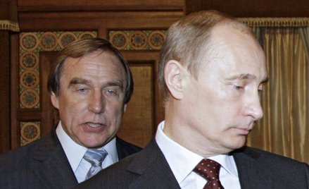 Ratowanie wiolonczelisty, który jest "portfelem Putina"