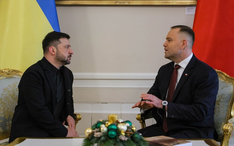 Prezydent Ukrainy Wołodymyr Zełenski oraz prezydent Polski Karol Nawrocki podczas spotkania w Pałacu