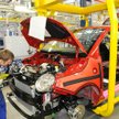 Produkcja samochodów coraz bardziej traci impet