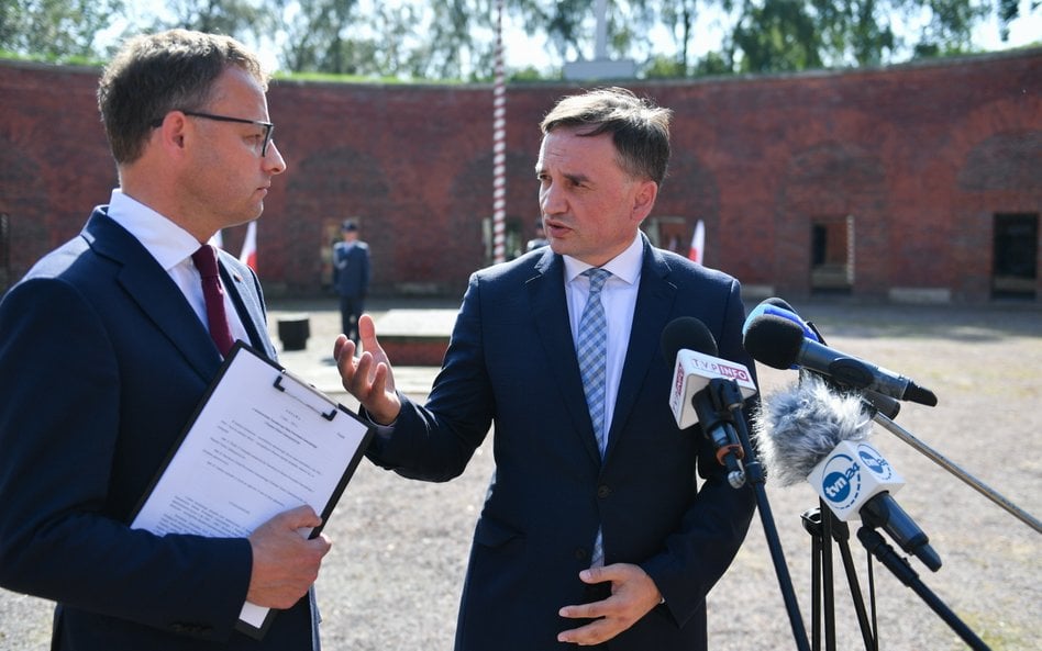 Funkcjonariusze ABW weszli do domów trzech byłych ministrów sprawiedliwości rządów PiS, w tym Zbigni