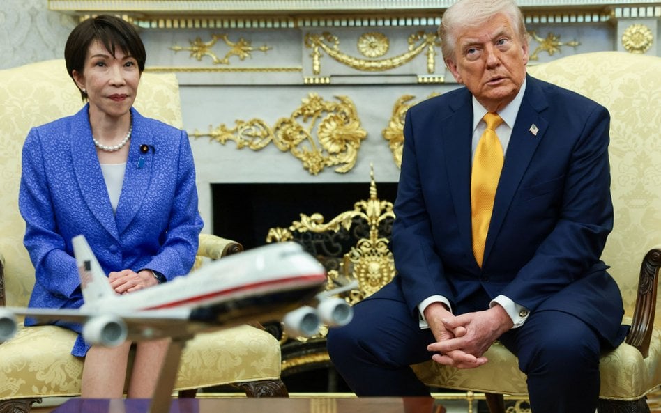 Sanae Takaichi i Donald Trump podczas konferencji w Gabinecie Owalnym