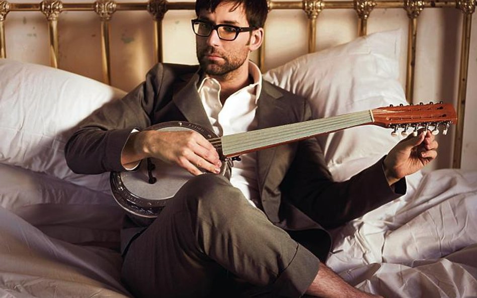 Jamie Lidell wziął w trasę przyzwoity, pięcioosobowy band, co pozwala mu skupić się na śpiewaniu