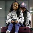 Vanessa Rodel (z prawej) i jej córka Keana na lotnisku w Toronto