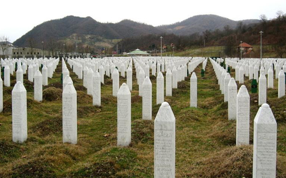 Cmentarz ofiar zbrodni w Potočari pod Srebrenicą (fot. CC BY-SA 3.0)