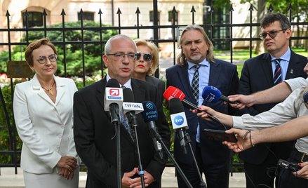 Sędziowie Trybunału Konstytucyjnego: Sławomir Patyra (2L), Dariusz Szostek (2P), Krystian Markiewicz