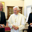 Papież Benedykt XVI wita się z przedowniczącym Budenstagu, Norbertem Lammertem