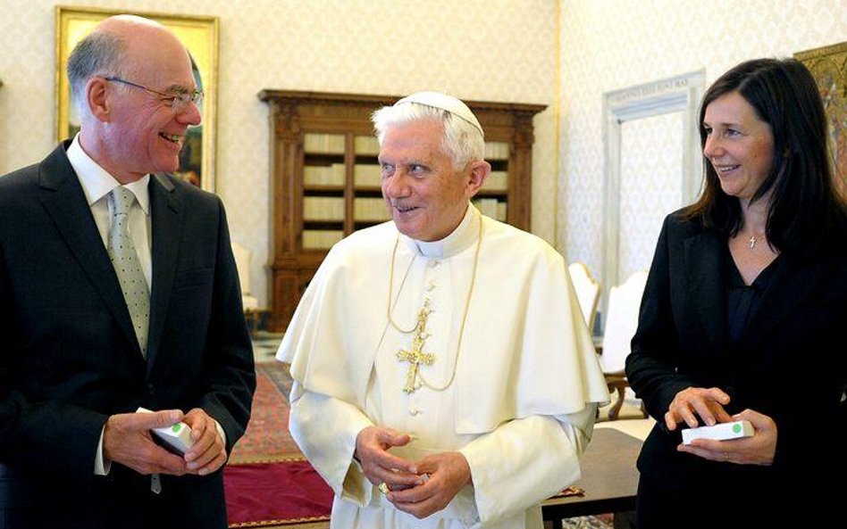 Papież Benedykt XVI wita się z przedowniczącym Budenstagu, Norbertem Lammertem