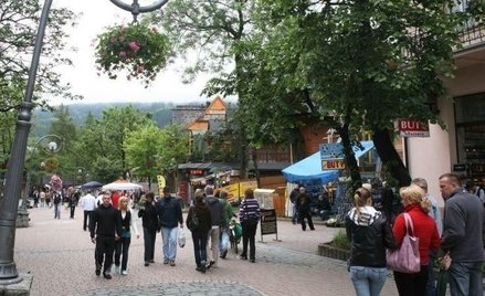 Krupówki – park kulturowy nie odstrasza handlarzy