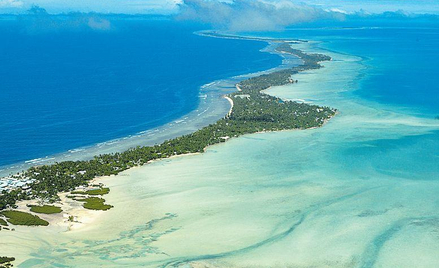 Kiribati położone jest na Pacyfiku, na 33 rafach koralowych
