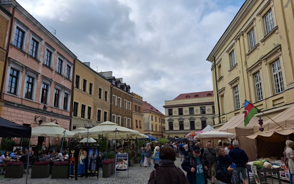 Starówka w Lublinie w pierwszy weekend po pojawieniu się rosyjskich dronów na polskim niebie tętniła
