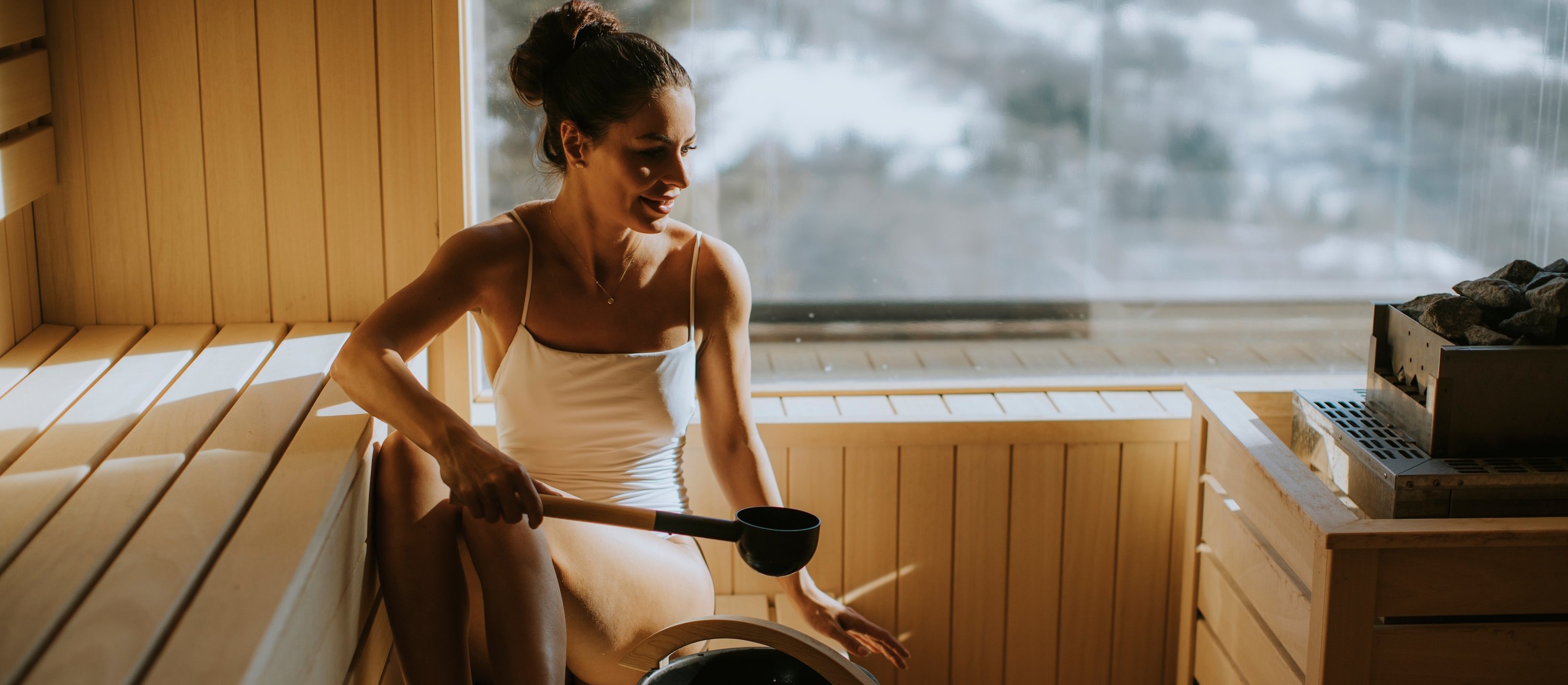 Fakt, o którym się nie mówi: Saunowanie w stroju kąpielowym niebezpieczne dla zdrowia