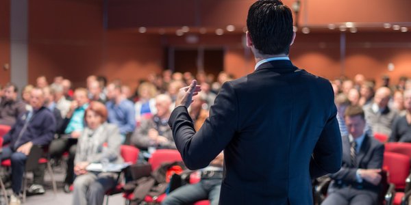 Wykształcenie chroni przed poglądami autorytarnymi. Ale nie chodzi tylko o edukację