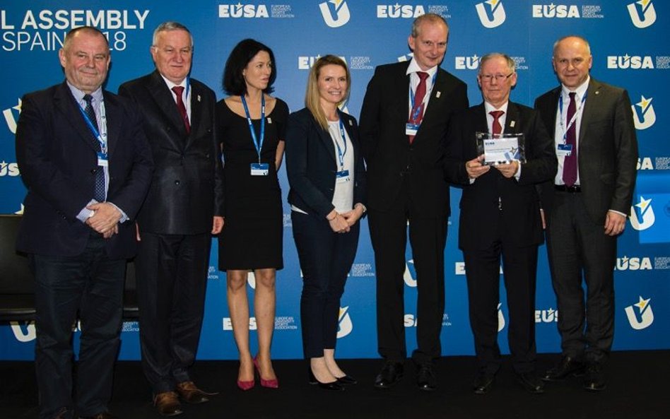 Polska delegacja na zgromadzeniu ogólnym EUSA. Drugi od prawej prof. Sławomir Wiak, rektor Politechn