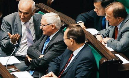 Eugeniusz Kłopotek (trzeci od lewej) i Jan Łopata (pierwszy z prawej) utrzymywali w rozmowie z „Rz”,