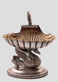 Solniczkę wykonał słynny złotnik Karol Filip Malcz.