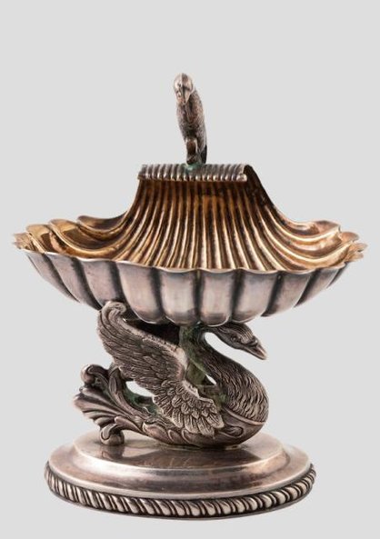 Solniczkę wykonał słynny złotnik Karol Filip Malcz.