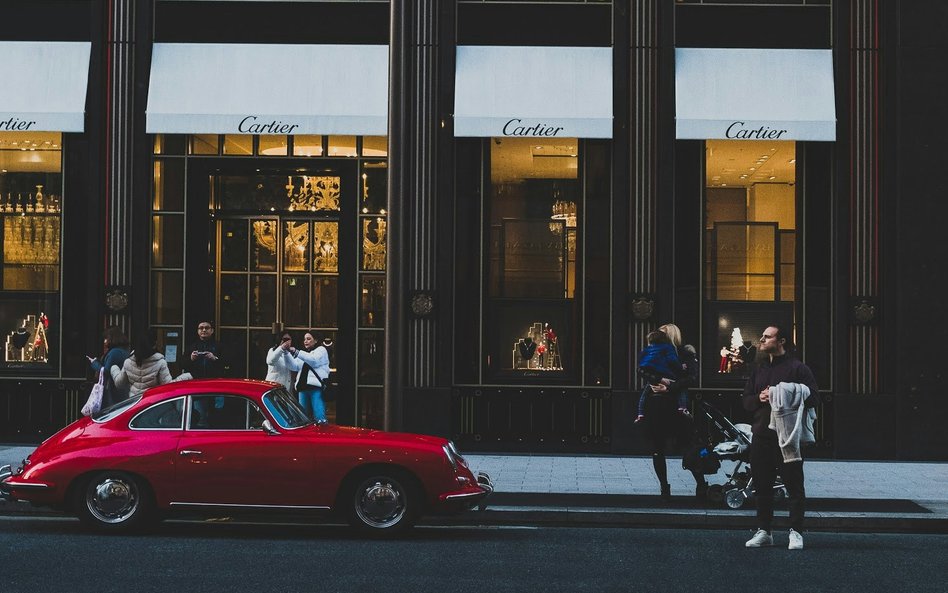 Rynek sprzedaży samochodów kolekcjonerskich nie zwalnia – co pokazują dane RM Sotheby's, czołowego d