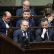 Premier Donald Tusk (na zdjęciu), przynajmniej na razie, nie przekonał do siebie wyborców PiS i Konf