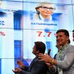 Prezydent Zełenski cieszy się w sztabie swojej partii, widząc, z jak wielką przewagą wygrała wybory