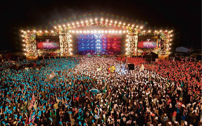 Polski Woodstock przyciąga każdego roku setki tysięcy fanów.