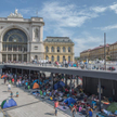 Opanowanie tłumu imigrantów na budapeszteńskim dworcu Keleti było nie lada wyzwaniem