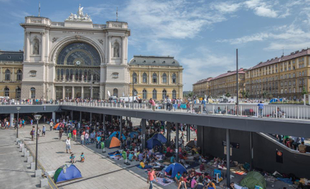 Opanowanie tłumu imigrantów na budapeszteńskim dworcu Keleti było nie lada wyzwaniem