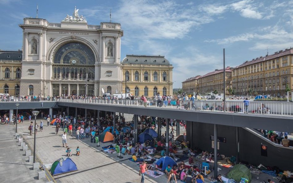 Opanowanie tłumu imigrantów na budapeszteńskim dworcu Keleti było nie lada wyzwaniem