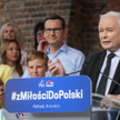 Wicepremier, prezes PiS Jarosław Kaczyński (P), premier Mateusz Morawiecki (2P) i minister rodziny i