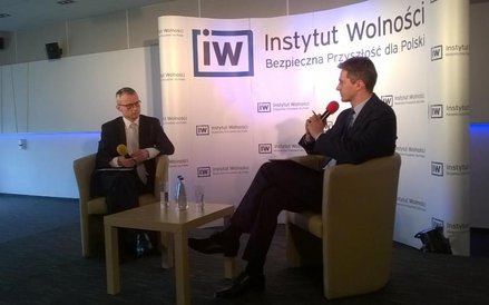 Adam Jarubas odpowiada na pytania Marka Magierowskiego podczas debaty o polityce zagranicznej w Inst
