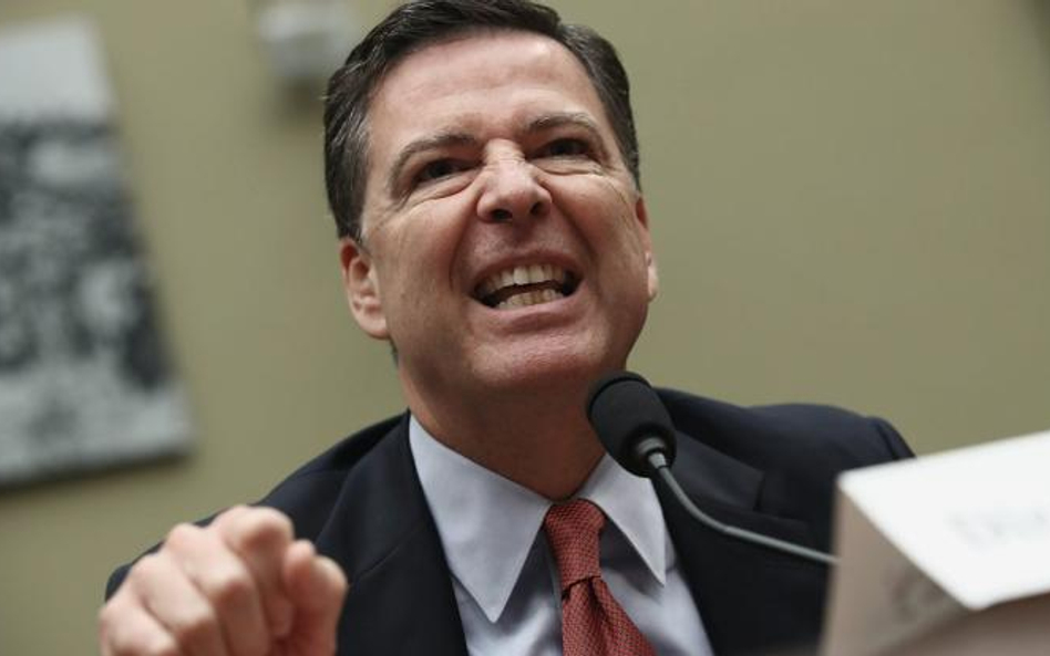 Dyrektor FBI James Comey może przej&#347;ć do historii jako człowiek, który otworzył Trumpowi drogę 